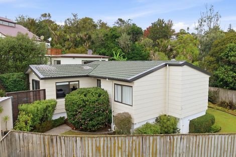 Photo of property in 2/26 Sunward Rise, Glenfield, Auckland, 0629