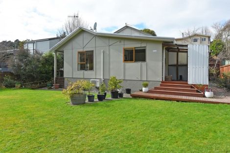 Photo of property in 2/5 Taunton Way, Pinehaven, Upper Hutt, 5019
