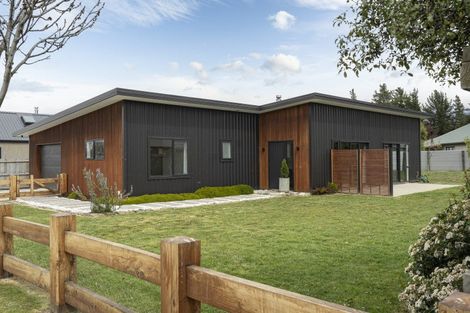 Photo of property in 18 Little Maude Drive, Lake Hawea, Wanaka, 9382