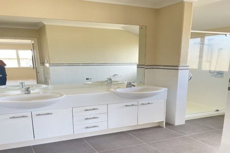 Photo of property in 6 Oswald Close, Flat Bush, Auckland, 2016