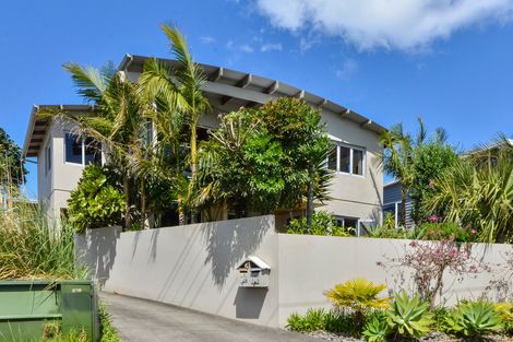 Photo of property in 2/19 Tindalls Bay Road, Tindalls Beach, Whangaparaoa, 0930