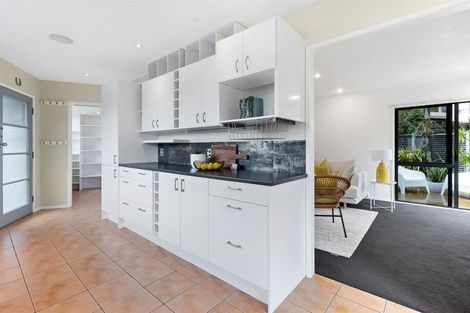 Photo of property in 8 Spinella Drive, Bayview, Auckland, 0629