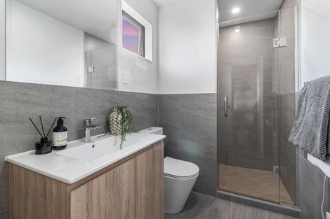 Photo of property in 1 Red Arches Road, Henderson, Auckland, 0610