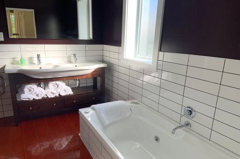 Photo of property in 100 Somerfield Street, Somerfield, Christchurch, 8024