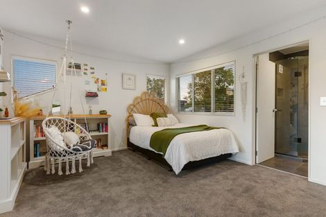 Photo of property in 23 Esther Place, Red Beach, 0932