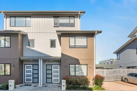 Photo of property in 14 Eileen Newey Place, Henderson, Auckland, 0612