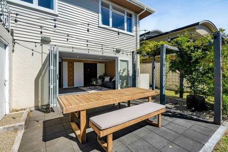 Photo of property in 1 Fairfax Terrace, Frankleigh Park, New Plymouth, 4310