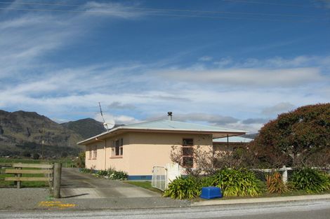 Photo of property in 168 Abel Tasman Drive, Takaka, 7183
