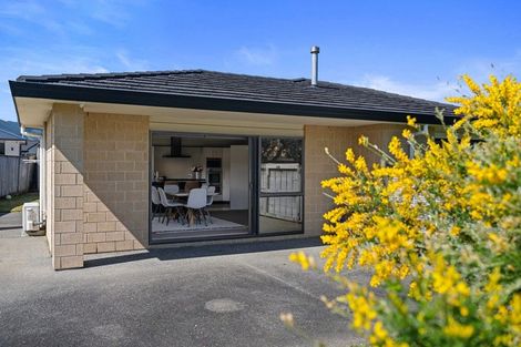 Photo of property in 7 Datum Way, Paraparaumu, 5032