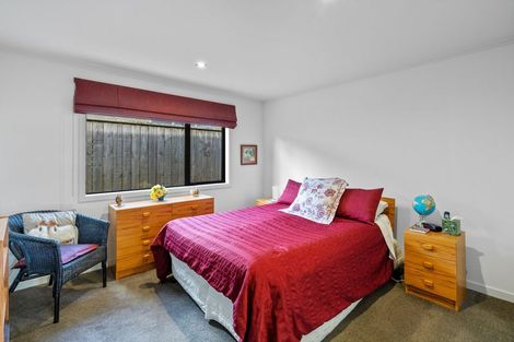 Photo of property in 7 Ruru Place, Levin, 5510