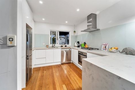 Photo of property in 2/31 Heathcote Road, Castor Bay, Auckland, 0620