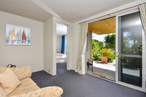 Photo of property in 2/19 Tindalls Bay Road, Tindalls Beach, Whangaparaoa, 0930