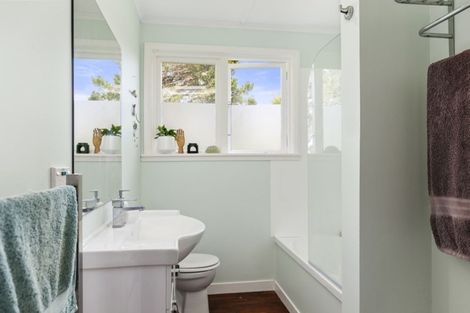 Photo of property in 10 Montgomery Avenue, Karori, Wellington, 6012