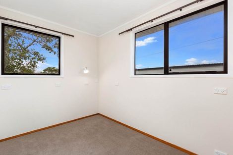 Photo of property in 8a Wendell Place, Greenlane, Auckland, 1061