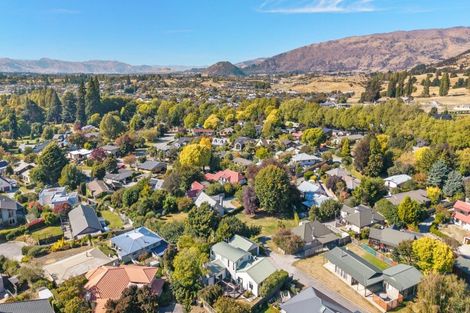 Photo of property in 18 Heuchan Lane, Wanaka, 9305