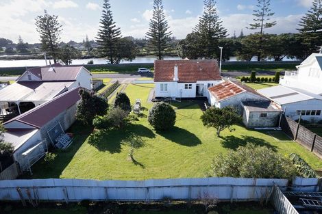 Photo of property in 87 Queen Street, Waitara, 4320