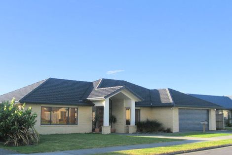 Photo of property in 28 Feeny Crescent, East Tamaki, Auckland, 2013