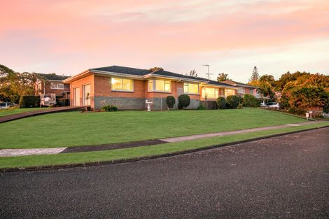 Photo of property in 5 Freshney Place, Hillpark, Auckland, 2102