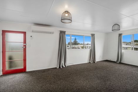 Photo of property in 10 Tainui Street, Castlecliff, Whanganui, 4501