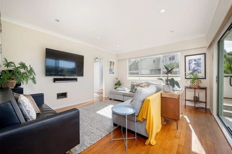 Photo of property in 30 Kiteroa Terrace, Rothesay Bay, Auckland, 0630