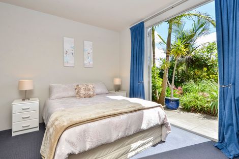 Photo of property in 2/19 Tindalls Bay Road, Tindalls Beach, Whangaparaoa, 0930
