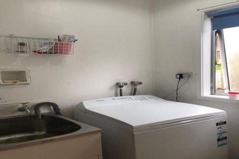 Photo of property in 2/366a Glenfield Road, Glenfield, Auckland, 0629