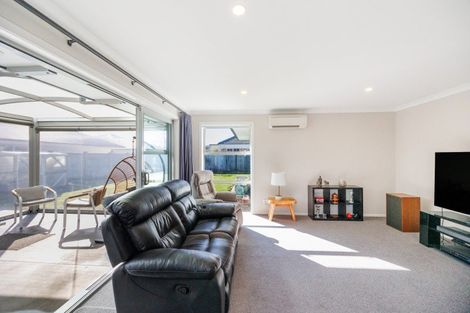 Photo of property in 34 Dogwood Way, Milson, Palmerston North, 4414