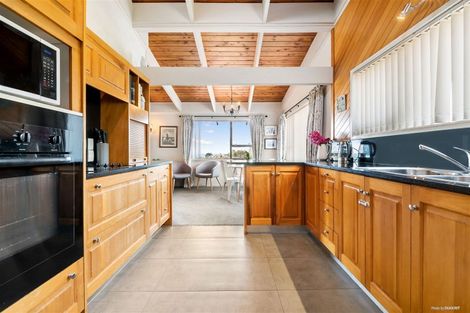 Photo of property in 8 Halldene Terrace, Red Beach, 0932