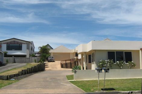 Photo of property in 8a Torkar Road, Clarks Beach, 2122
