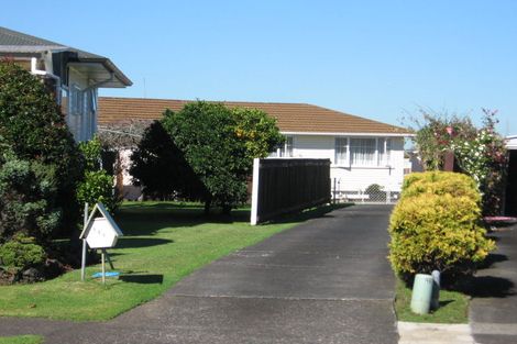 Photo of property in 111 Edgewater Drive, Pakuranga, Auckland, 2010
