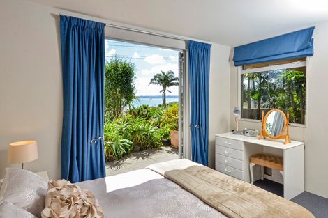 Photo of property in 2/19 Tindalls Bay Road, Tindalls Beach, Whangaparaoa, 0930