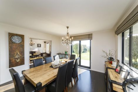 Photo of property in 33 Silkwood Place, Fitzherbert, Palmerston North, 4410