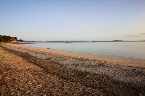 Photo of property in 20 The Esplanade, Eastern Beach, Auckland, 2012