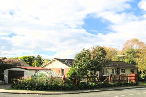 Photo of property in 6a Sunbrae Drive, Silverstream, Upper Hutt, 5019