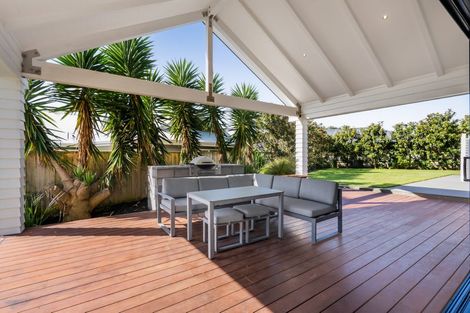 Photo of property in 6 Pebble Beach Court, Waiwhakaiho, New Plymouth, 4312