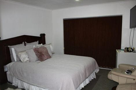 Photo of property in 38 Glenveagh Park Drive, Weymouth, Auckland, 2103