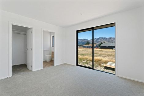 Photo of property in 26 Riley Street, Lake Hawea, 9382