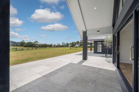 Photo of property in 22 Riverside Way, Clevedon, 2585