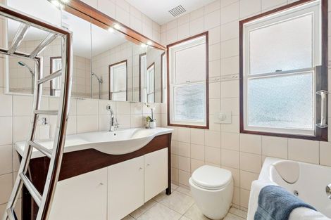 Photo of property in 9 Bank Street, Hillcrest, Auckland, 0627