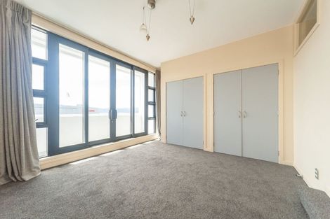 Photo of property in Endeavour Apartments, 8/125 Thorndon Quay, Pipitea, Wellington, 6011