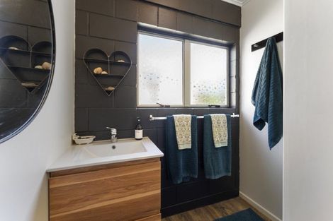 Photo of property in 67 Queens Road, Waikanae Beach, Waikanae, 5036