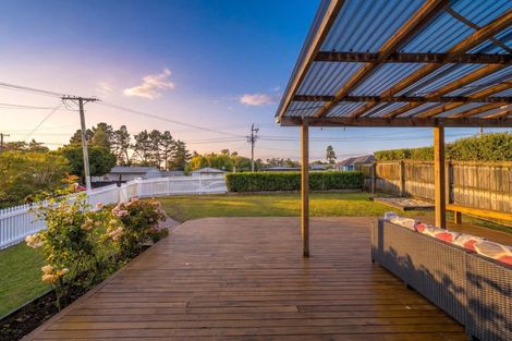 Photo of property in 52 Woodside Road, Massey, Auckland, 0614