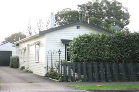 Photo of property in 15 Knowles Street, Terrace End, Palmerston North, 4410