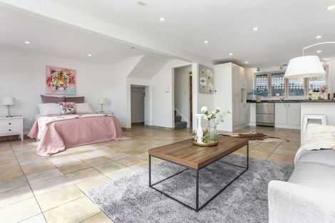 Photo of property in 2/4202a Great North Road, Glendene, Auckland, 0602