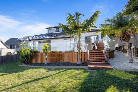 Photo of property in 4 Calypso Place, Rothesay Bay, Auckland, 0630