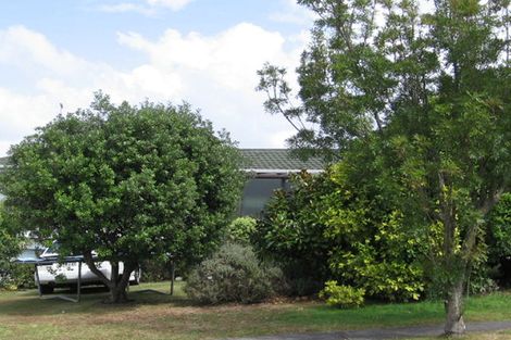 Photo of property in 19 Marina View Drive, West Harbour, Auckland, 0618