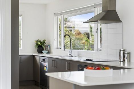 Photo of property in 81a Stanley Point Road, Stanley Point, Auckland, 0624
