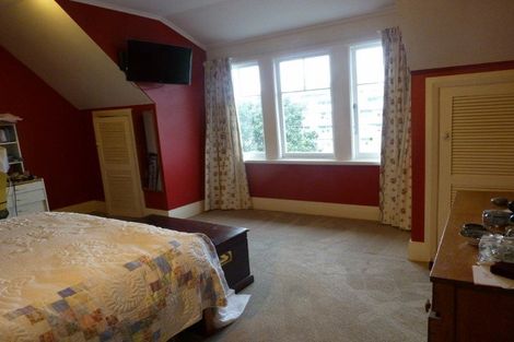 Photo of property in 12 Glasgow Street, Kelburn, Wellington, 6012