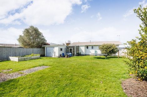 Photo of property in 43 Sutherland Crescent, Westbrook, Palmerston North, 4412