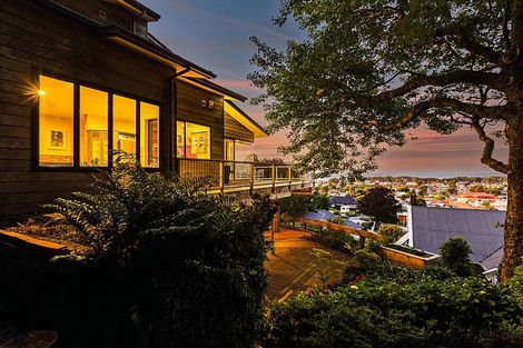 Photo of property in 70a Morley Street, New Plymouth, 4310